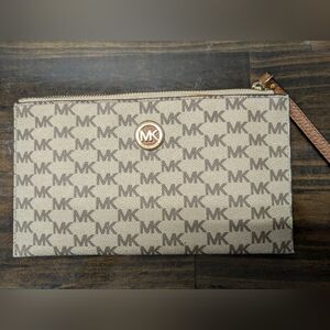 Michael Kors Fulton Large Zip Clutch Wristlet MK Signature Brown Tan